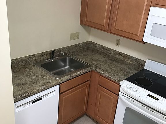 5th image of 164 Washington St #1