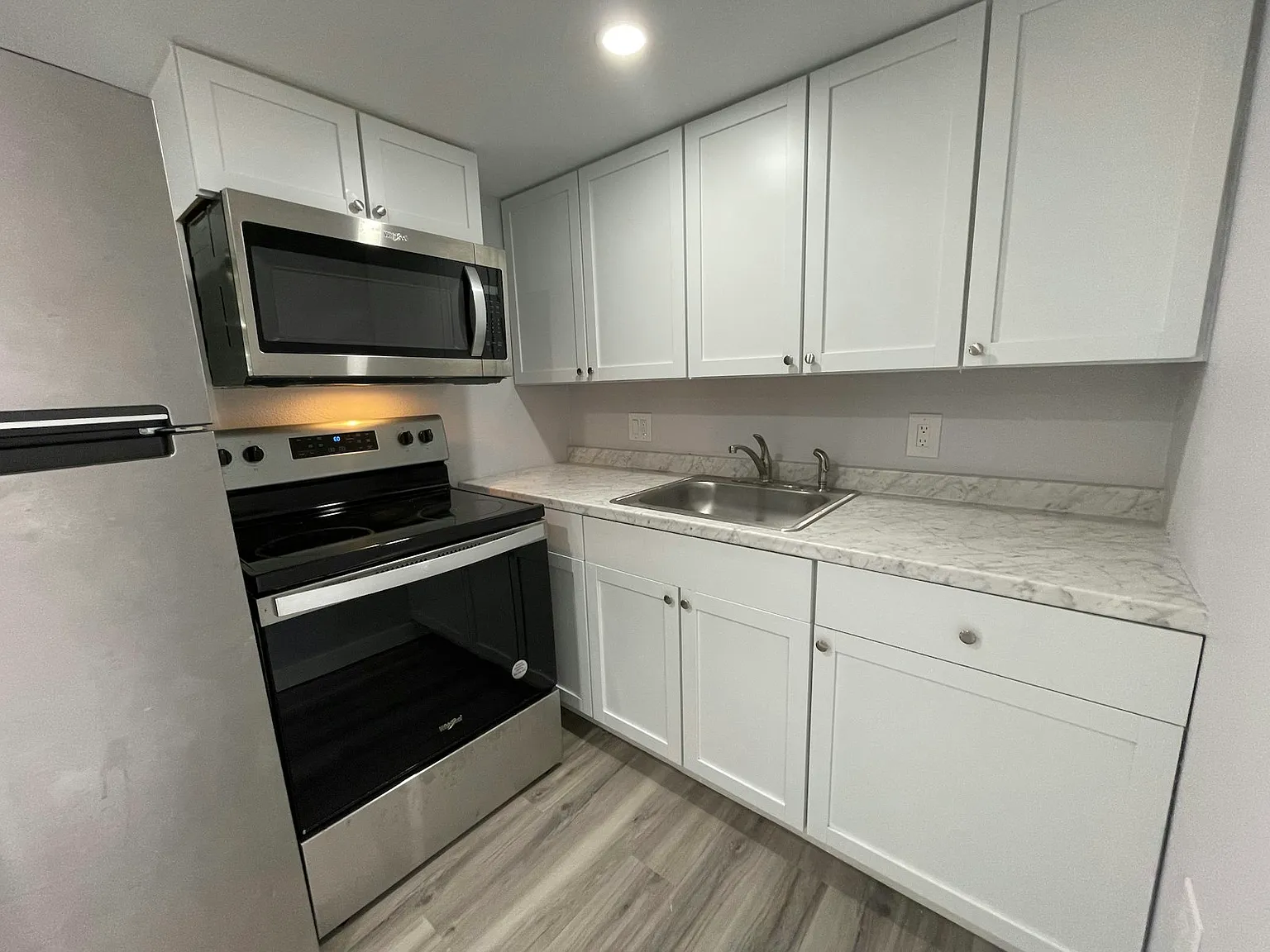 1322 Avenue L, Unit 6 — Photo 2