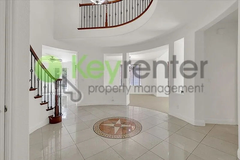 3 bed, 2.5 bath, 3800 sqft, $3,550 — Photo 3