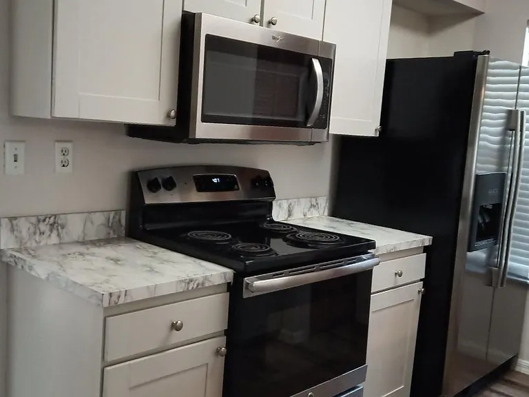 2827 Rio Grande Trl — Photo 9