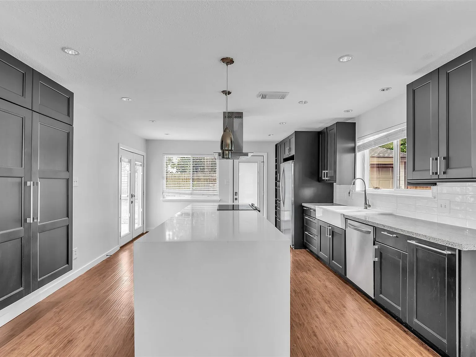 3 bed, 2.0 bath, 2095 sqft, $2,350 — Photo 1