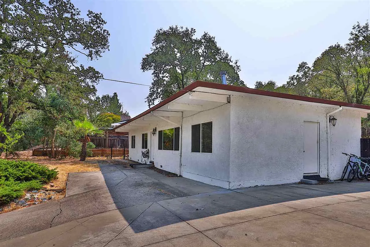 3091 Walnut Blvd photo 1