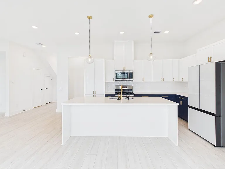 9609 Valeca Dr — Photo 8