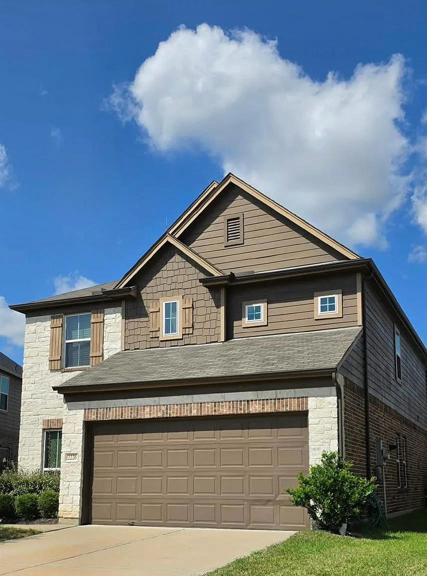 4 bed, 3.0 bath, 2598 sqft, $2,450 — Photo 2