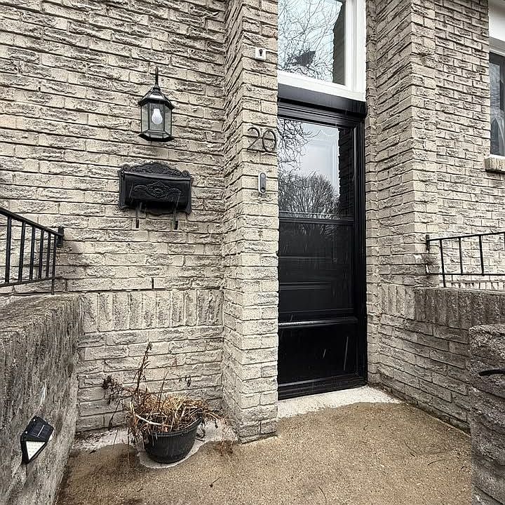 1st image of 22 Eaglestone Rd #20