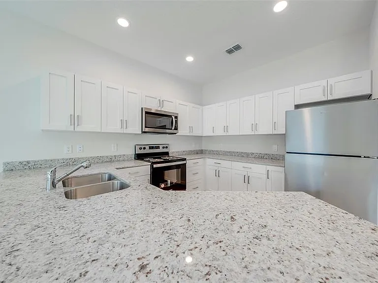 2139 Penny Ln — Photo 9