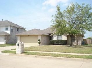 924 Silver Streak Dr, Saginaw, TX 76131