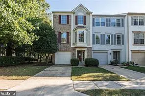353 Barnfield Sq NE — Photo 1