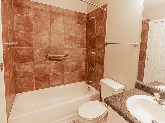 5th image of 120 Stonington Ln SW #1