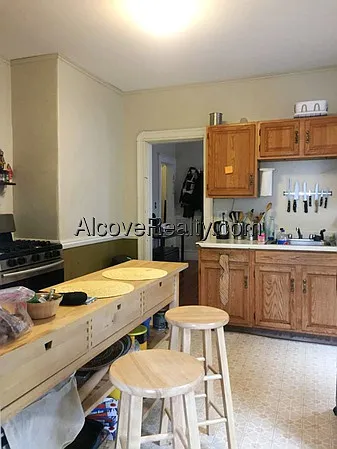 4 bed, 1.0 bath, $4,800 — Photo 4