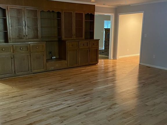 5th image of 3967 Woodcrest Cir NW