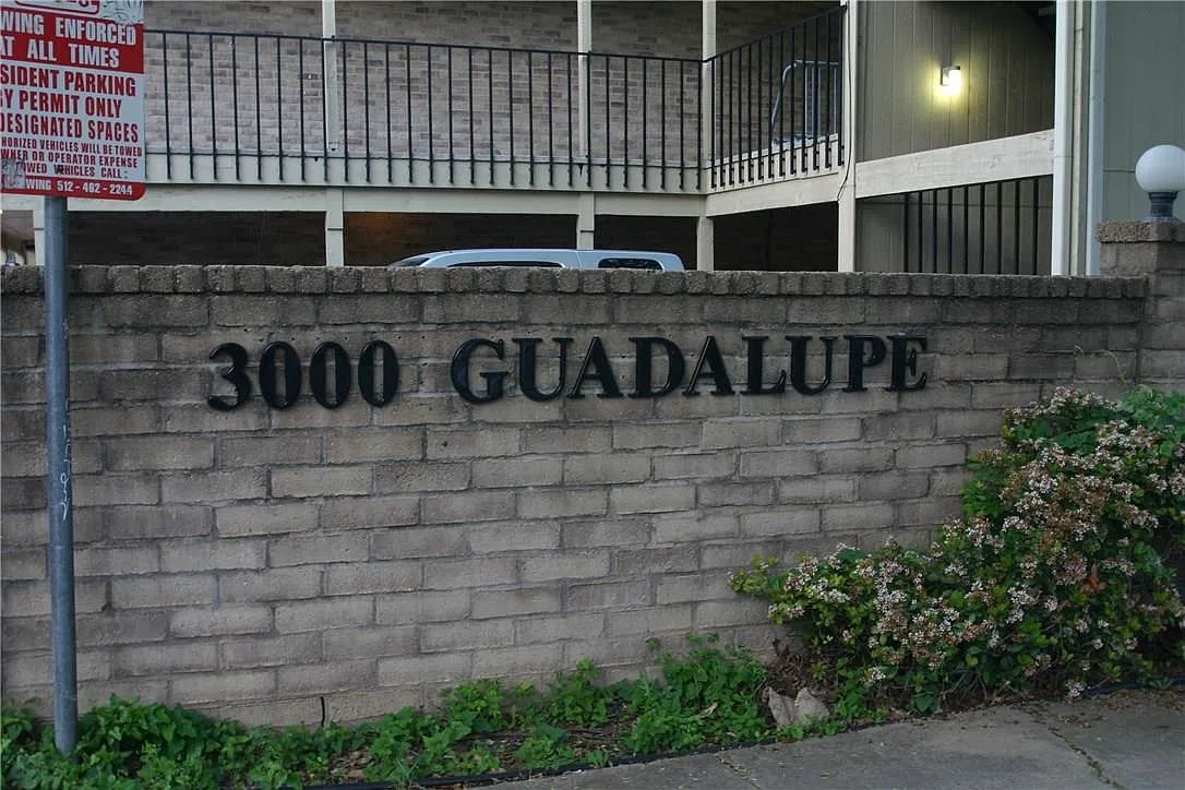 1 bed, 1.0 bath, 394 sqft, $995 — Photo 2