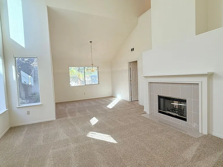 1126 Vista Pointe Cir — Photo 6