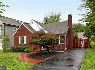 125 W Greenway Blvd, Falls Church, VA 22046