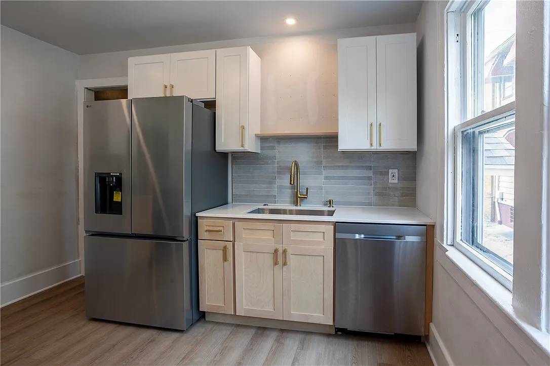 3 bed, 1.0 bath, 2404 sqft, $1,850 — Photo 4