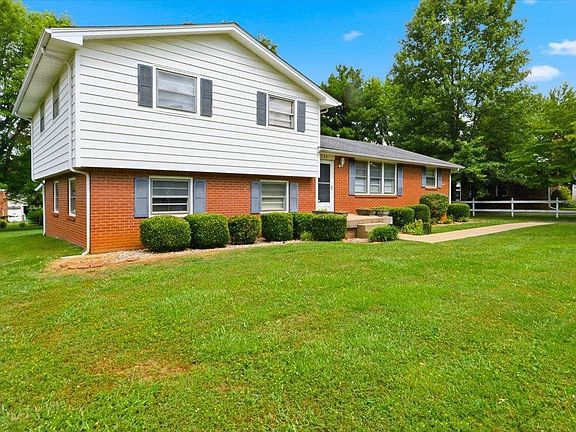 4th image of 1226 Shawnee Way