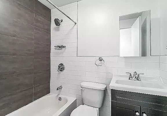 4th image of 457 W 17th St #20