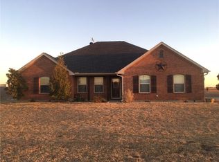 135 Willow Bend Dr, Waxahachie, TX 75167