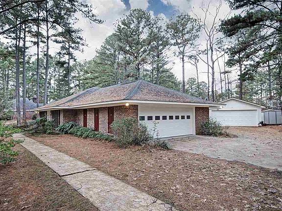 3rd image of 124 Blackbridge Dr