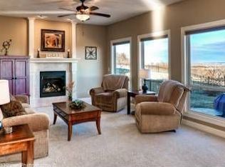 523 S 16th St, Fort Calhoun, NE 68023