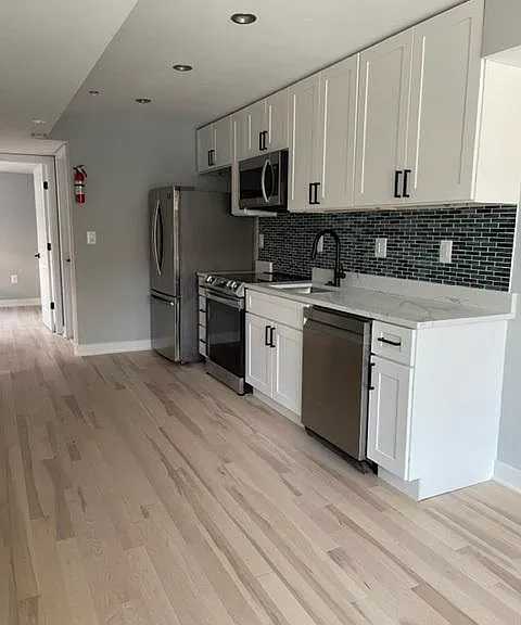 121 Victor St NE #B — Photo 3