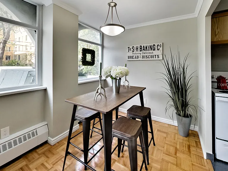 425 Avenue Rd — Photo 58