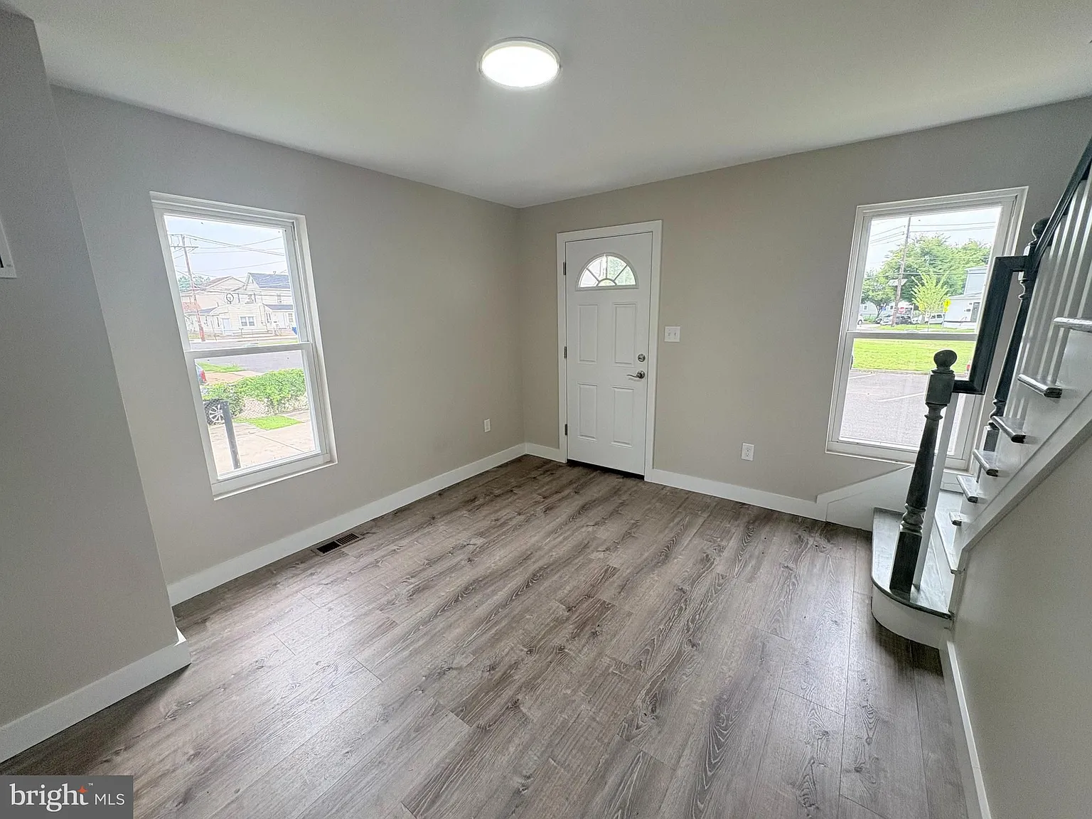 3 bed, 2.0 bath, 1180 sqft, $1,950 — Photo 2