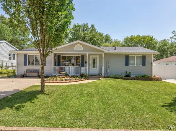 334 7th St, Farmington, MO 63640
