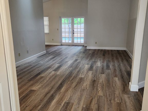 4th image of 249 River Chase Dr