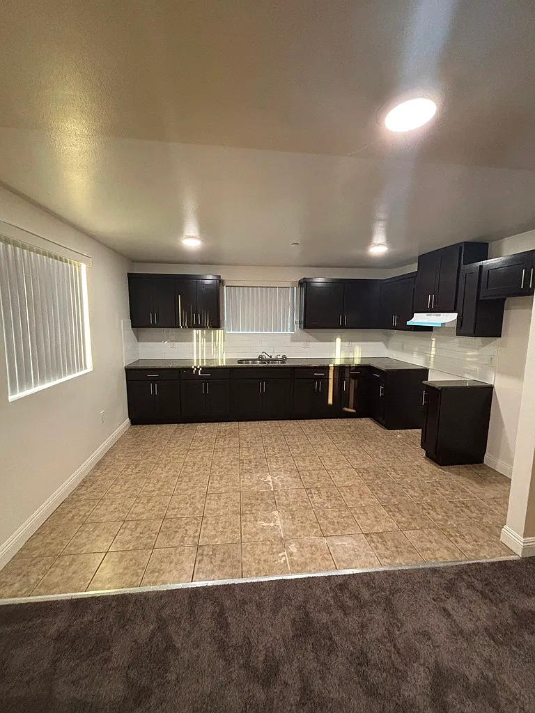 5 bed, 1819 sqft, $4,200 — Photo 3