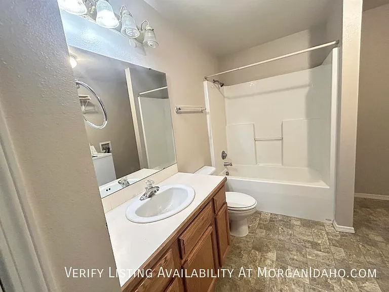 7502 W Tottenham Ln #202 — Photo 5