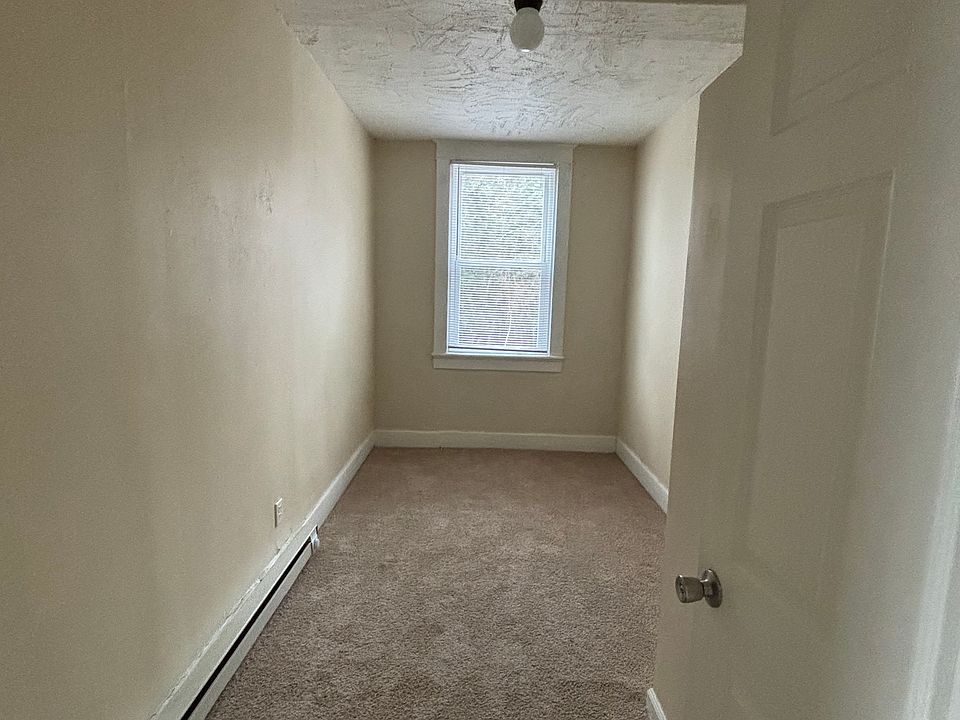 128 College Cir Apt 4 - Photo 3_03172026