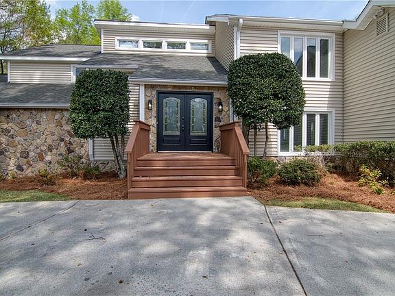 3rd image of 478 Timberlea Lake Dr SE