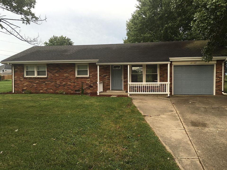 1st image of 2907 N Hillcrest Dr