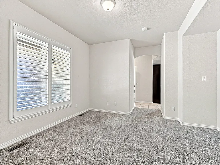 2425 Vanreen Dr — Photo 6