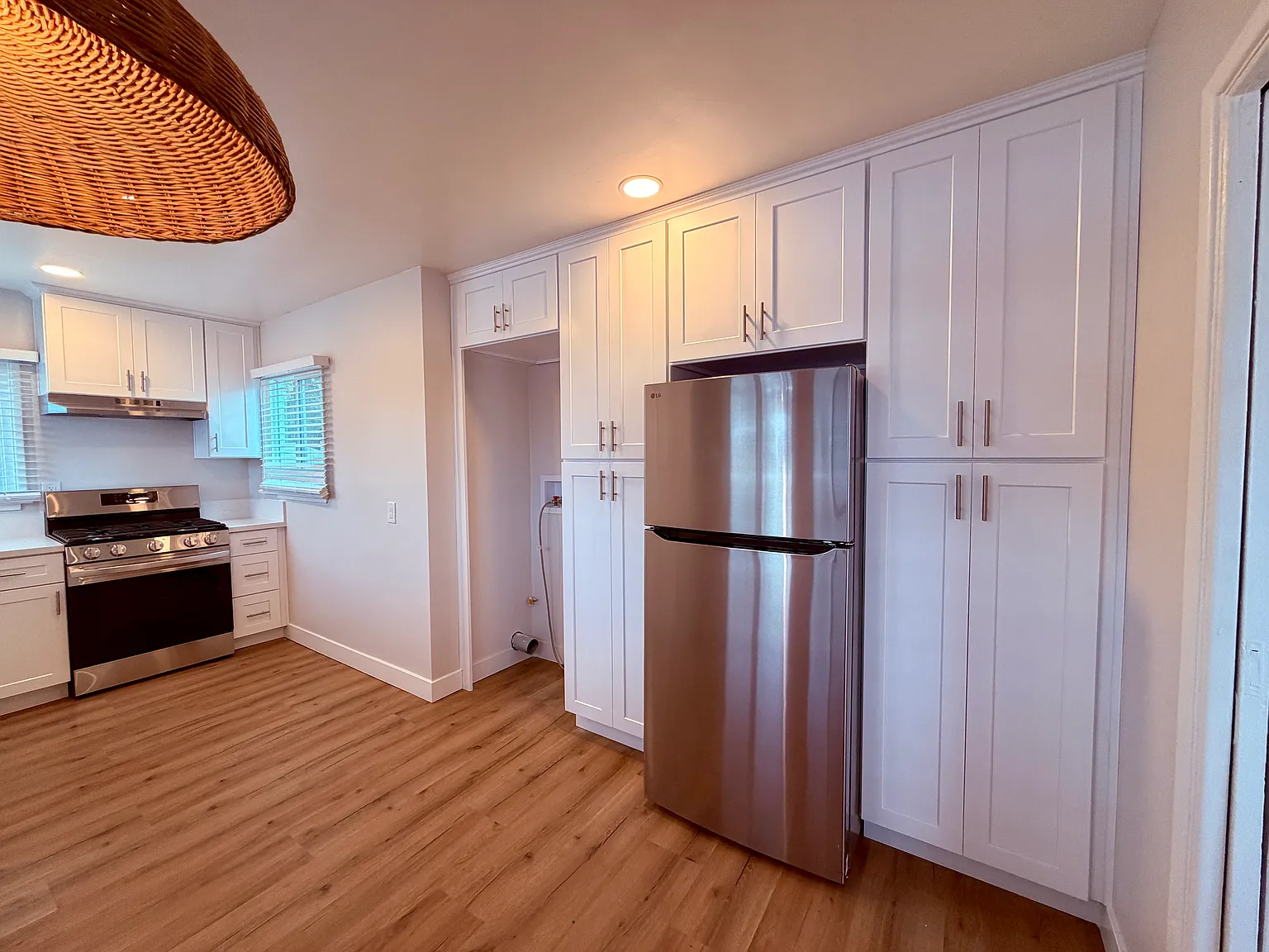 3 bed, 725 sqft, $2,550 — Photo 4