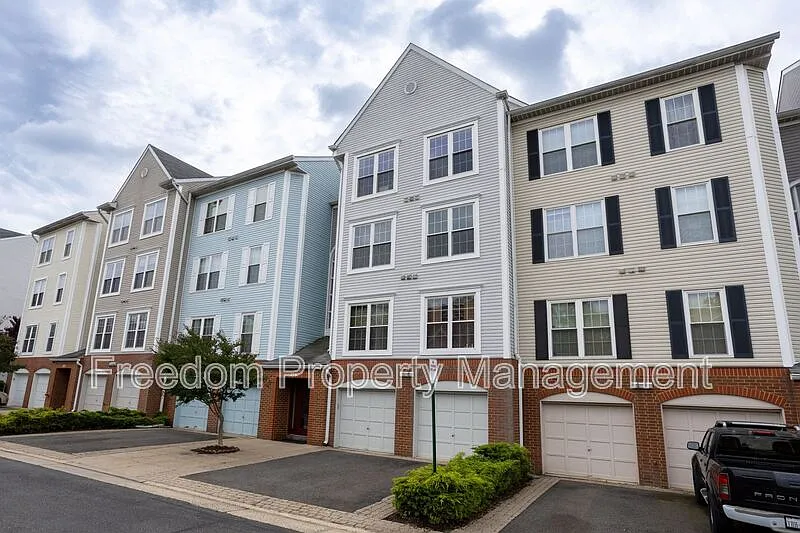 279 S Pickett St #301