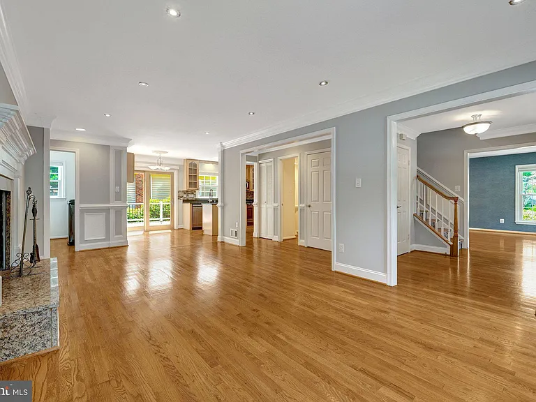 8995 Parliament Dr — Photo 9
