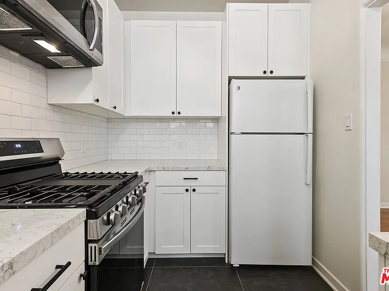 1142 S Clark Dr #4 — Photo 10
