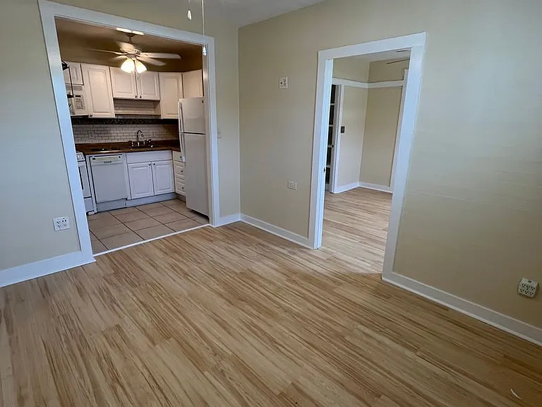 1128 Margaret St — Photo 4