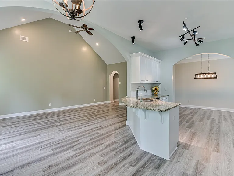 183 Williston Rd — Photo 14