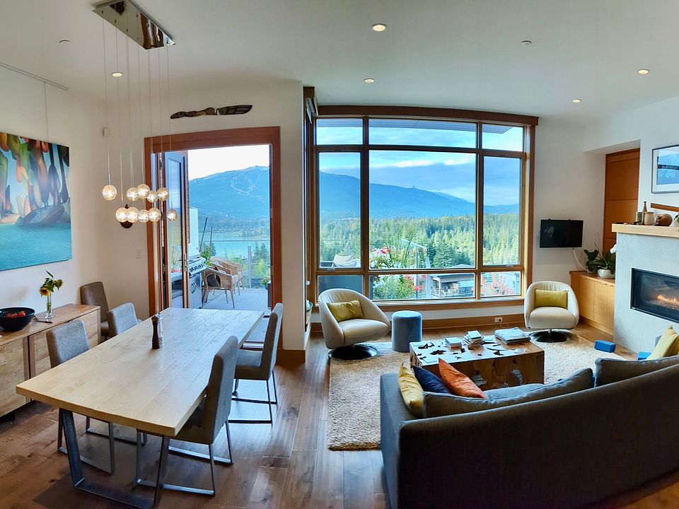 living -dining panorama_09152023