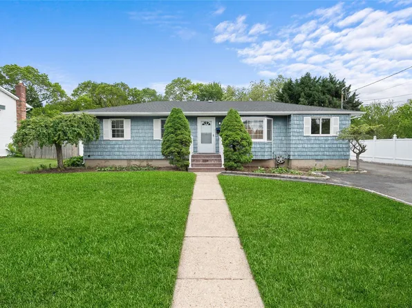 146 Geneva Street, Bay Shore, NY 11706