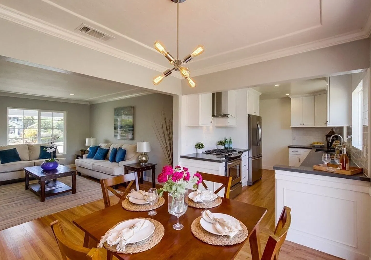 Beautiful 2/1 House in Walkable Normal Heights — Photo 1