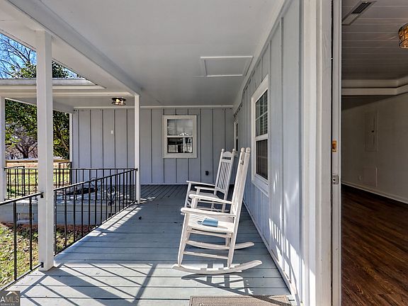 4th image of 806 Ledford Chapel Rd