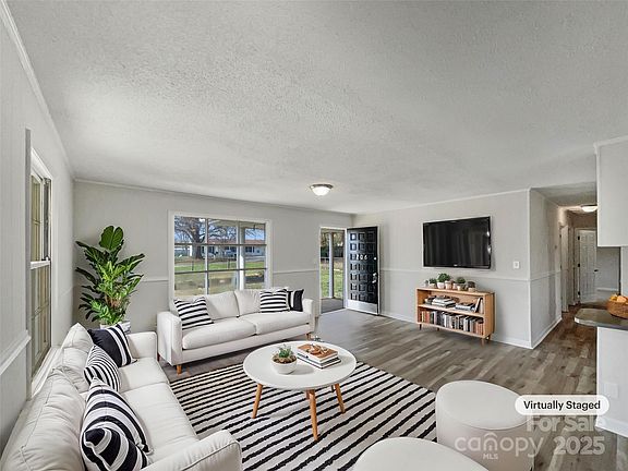 3rd image of 206 Oshea Ave
