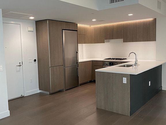 4th image of 1300 22nd St #2