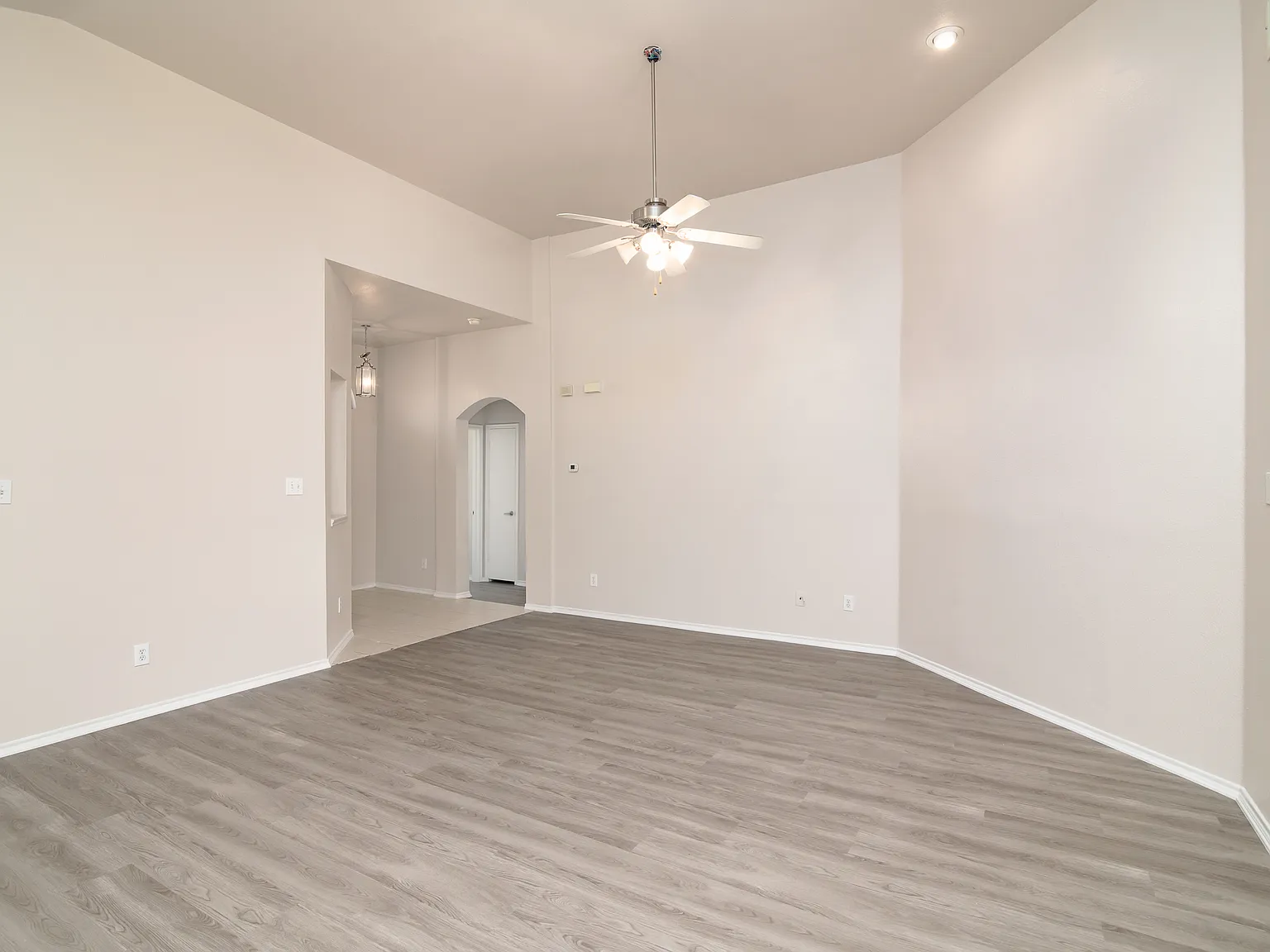 3 bed, 1504 sqft, $2,100 — Photo 2