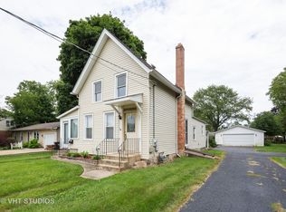 371 McHenry Ave, Crystal Lake, IL 60014