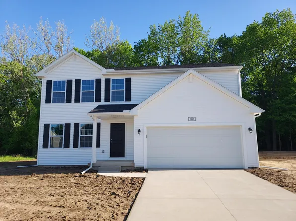 600 Courtyard Pl, Watervliet, MI 49098
